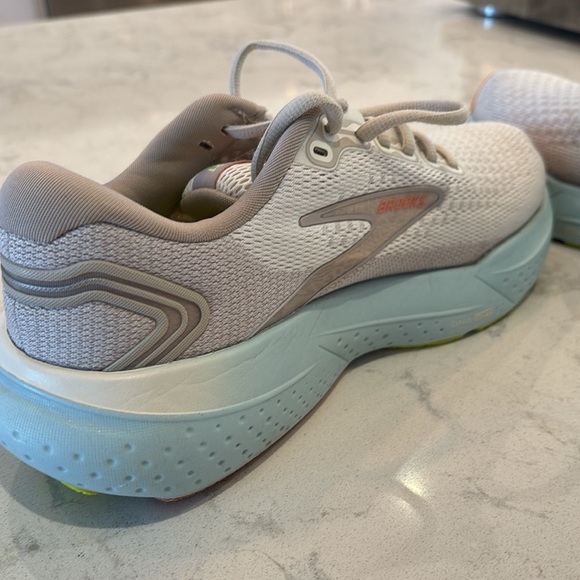 Brooks Women's Sneakers in Cream and Light Blue - Picture 14 of 14